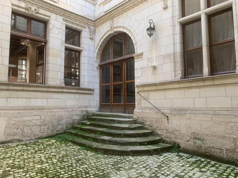 Hotel Robin Quantin In The Heart Of Old Tours Exterior foto